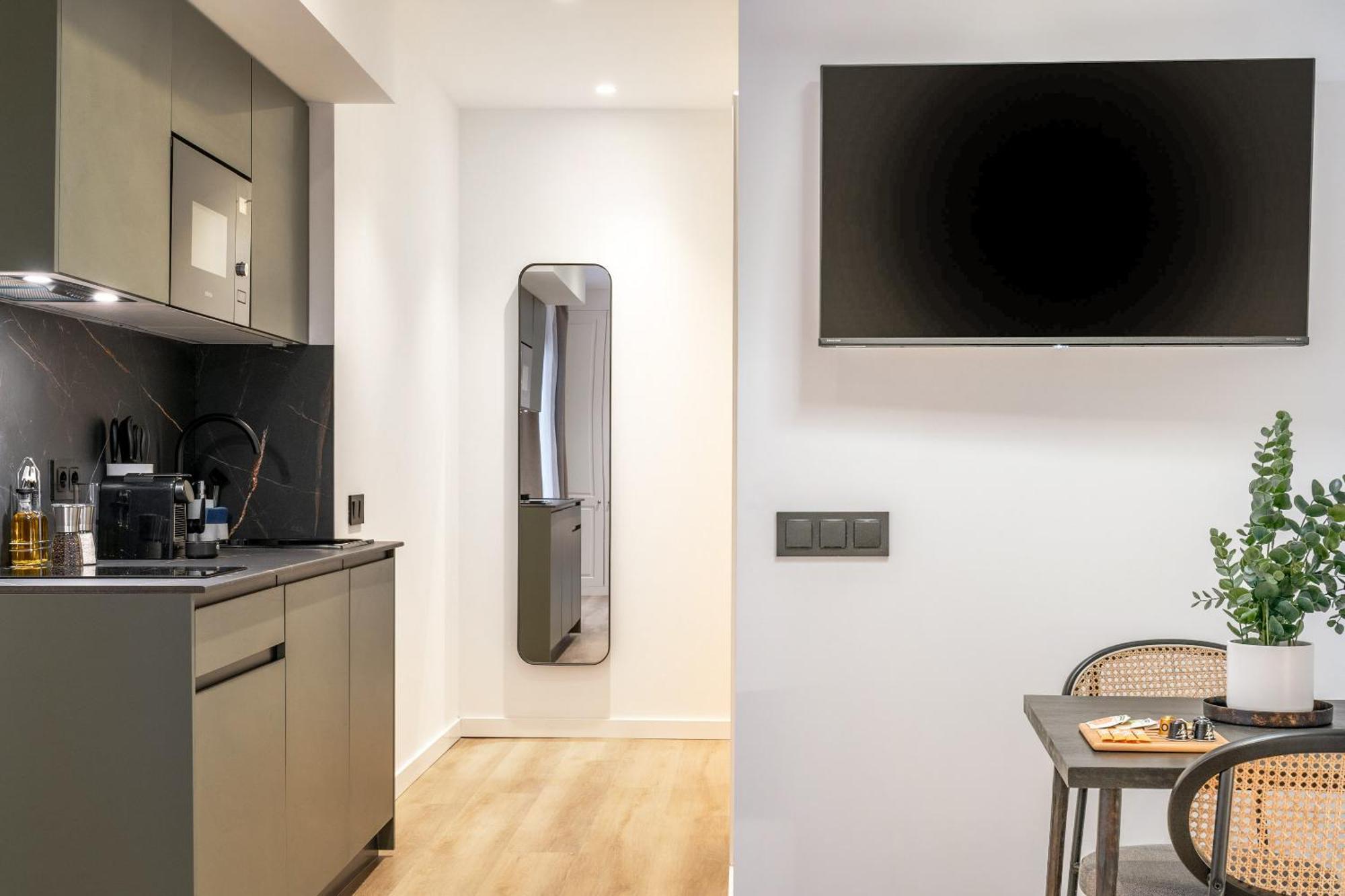 Limehome Malaga Calle Victoria الغرفة الصورة