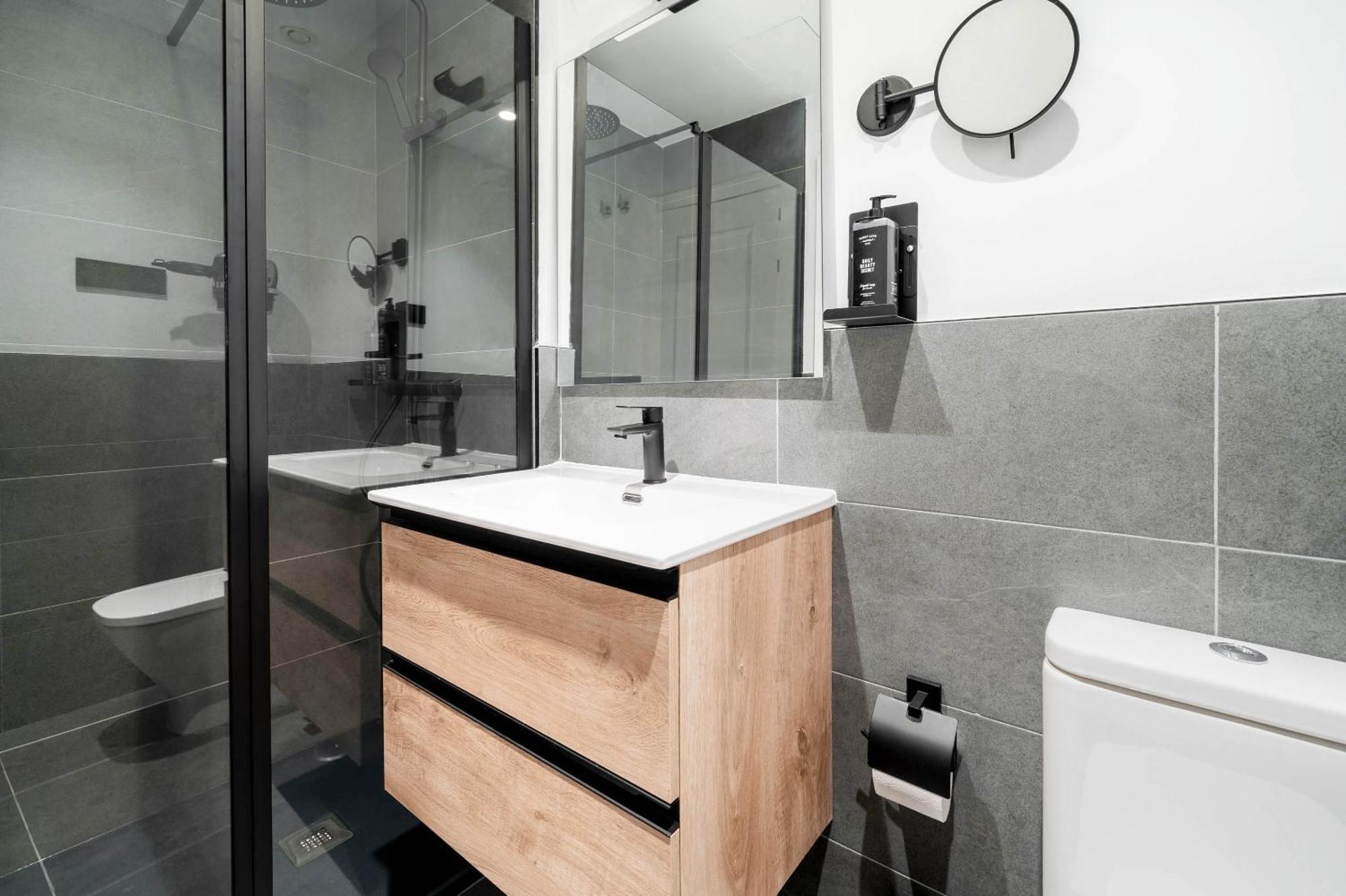 Limehome Malaga Calle Victoria المظهر الخارجي الصورة