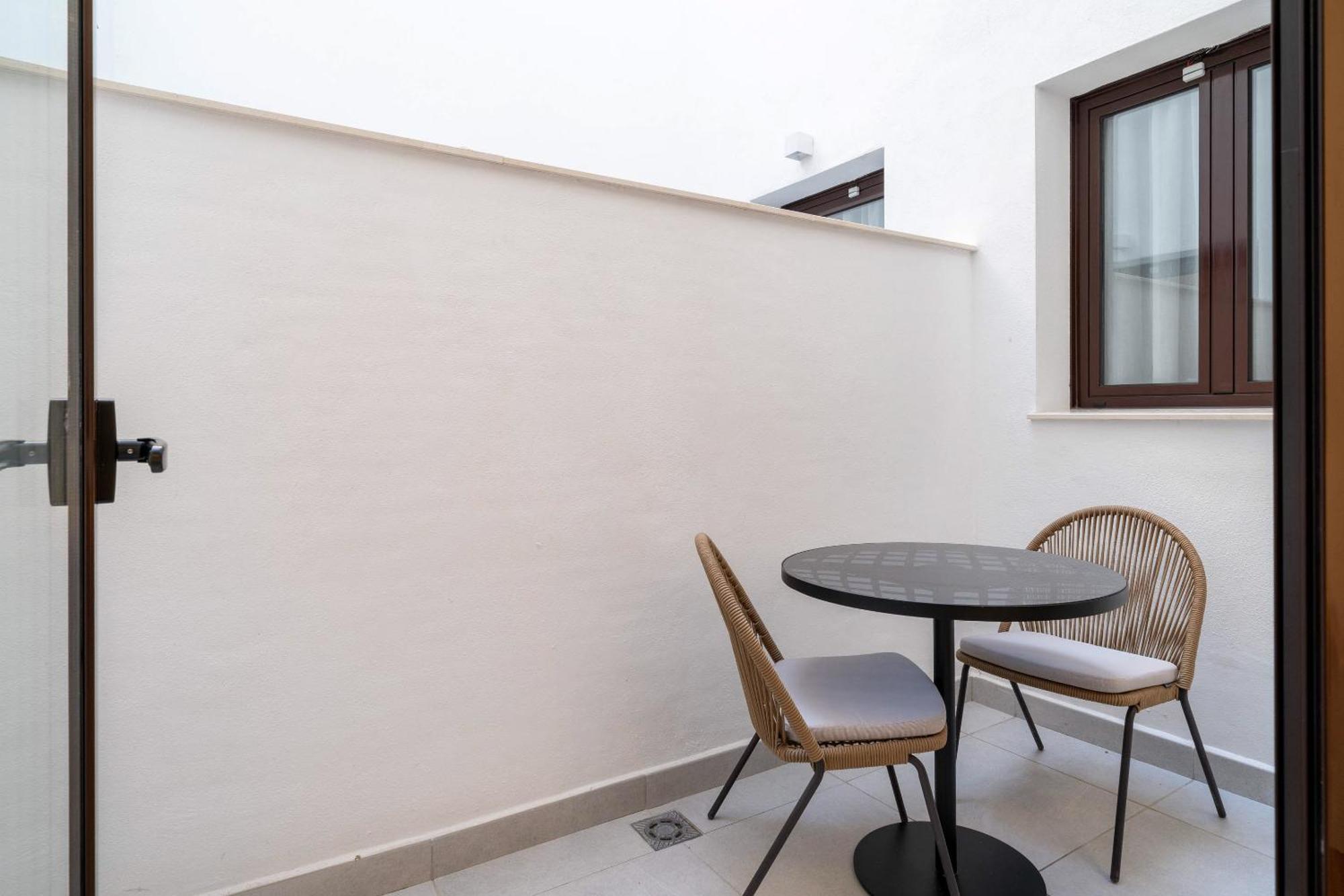 Limehome Malaga Calle Victoria الغرفة الصورة
