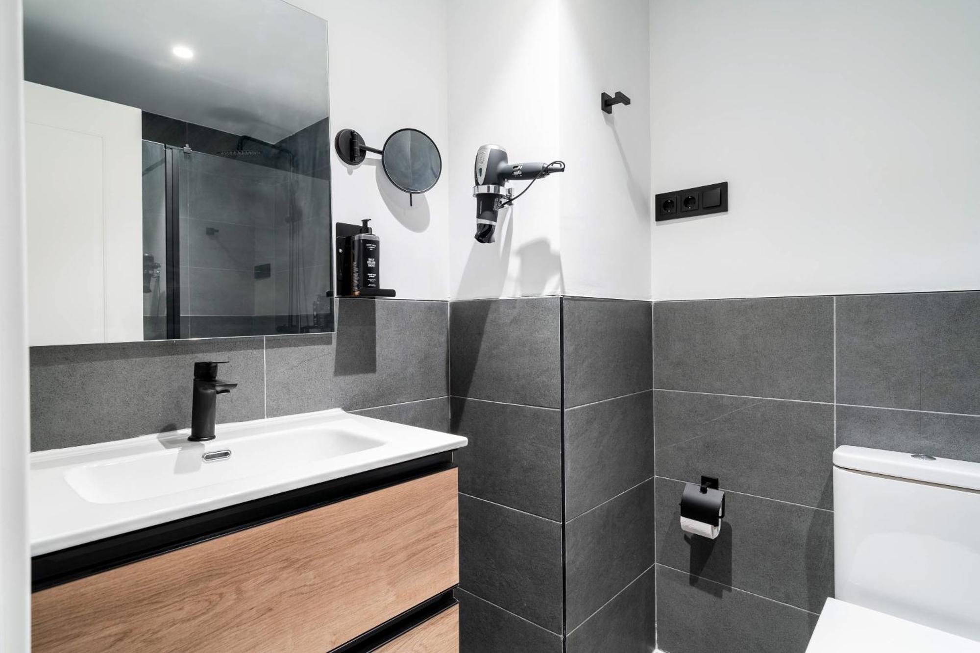 Limehome Malaga Calle Victoria المظهر الخارجي الصورة