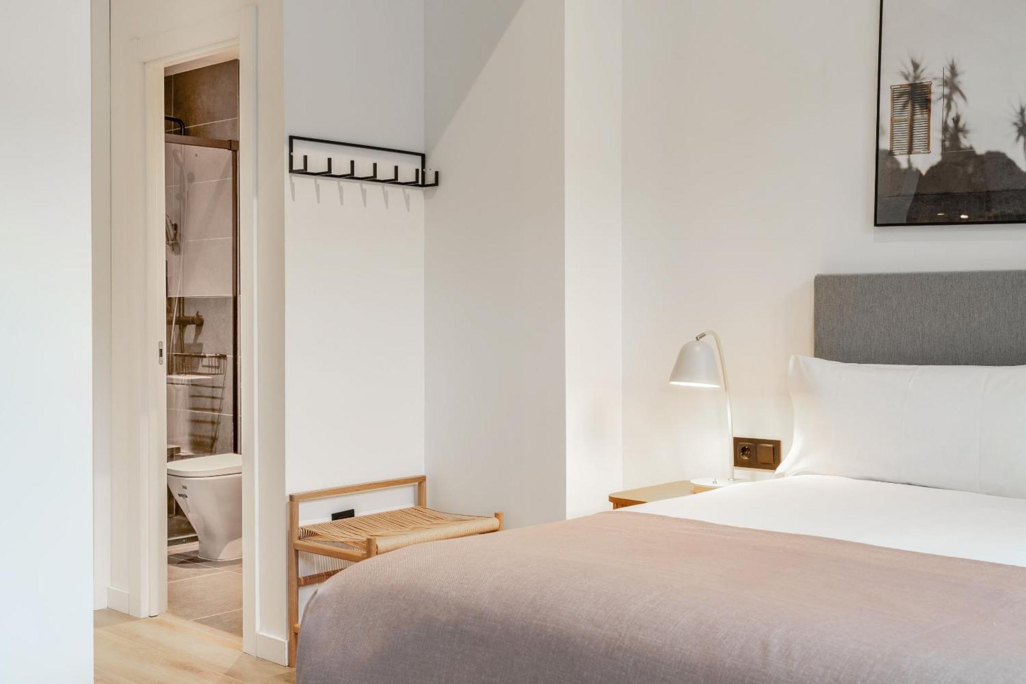 Limehome Malaga Calle Victoria الغرفة الصورة