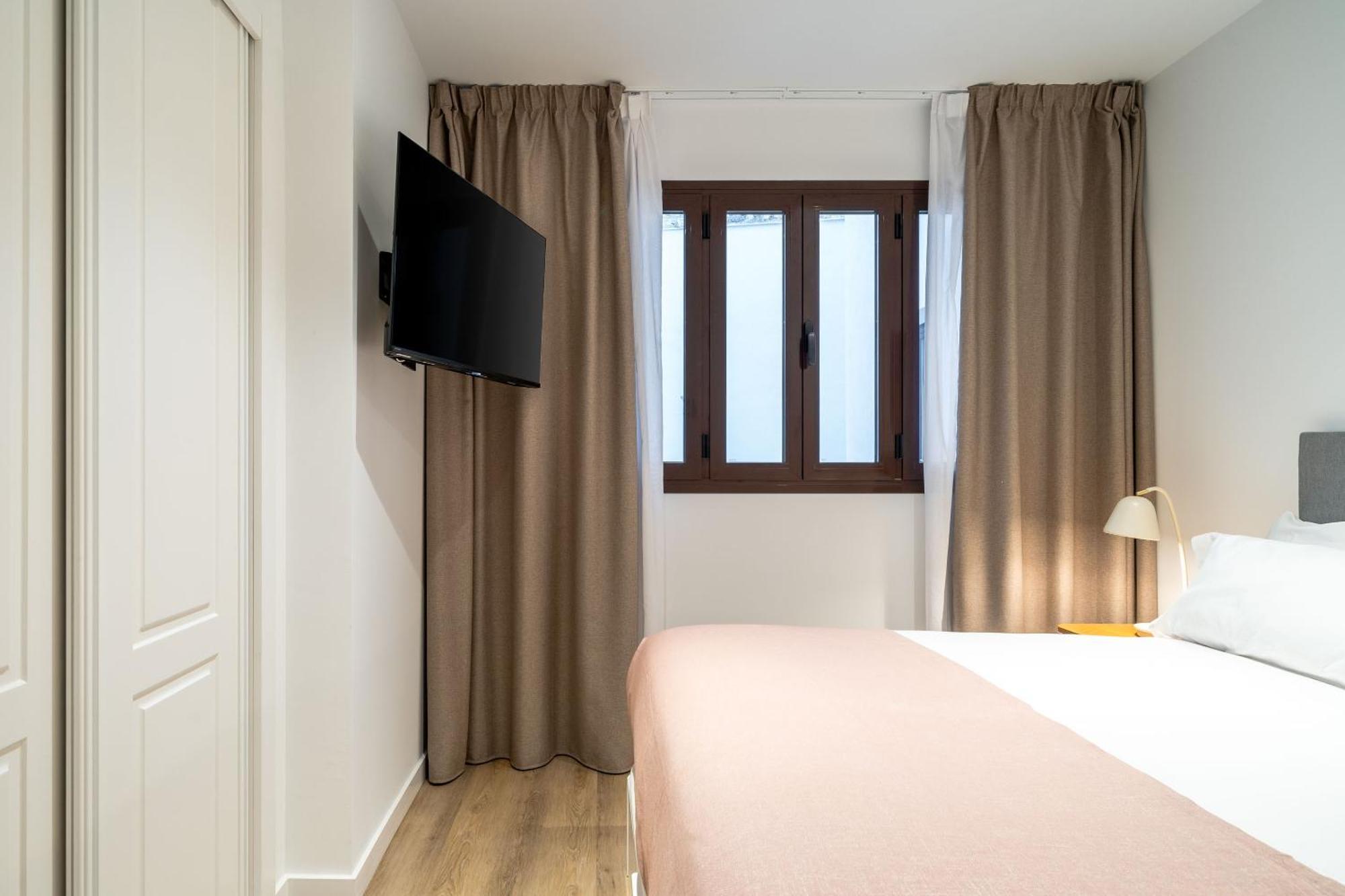 Limehome Malaga Calle Victoria الغرفة الصورة